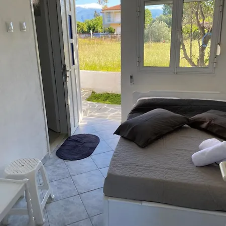 Poseidon Street νεα μεσαγγαλα γκαρσονιέρα 1 * Nea Mesagkala
